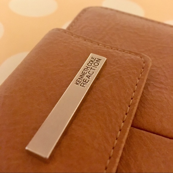 Kenneth Cole Reaction Wristlet / Wallet (New) - Picture 2 of 8